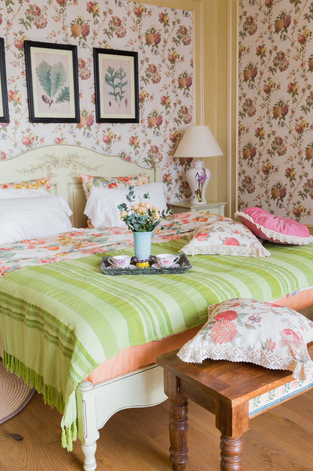 Интерьер гостевого дома в стиле Прованс. Интерьер бассейна (150 кв м)