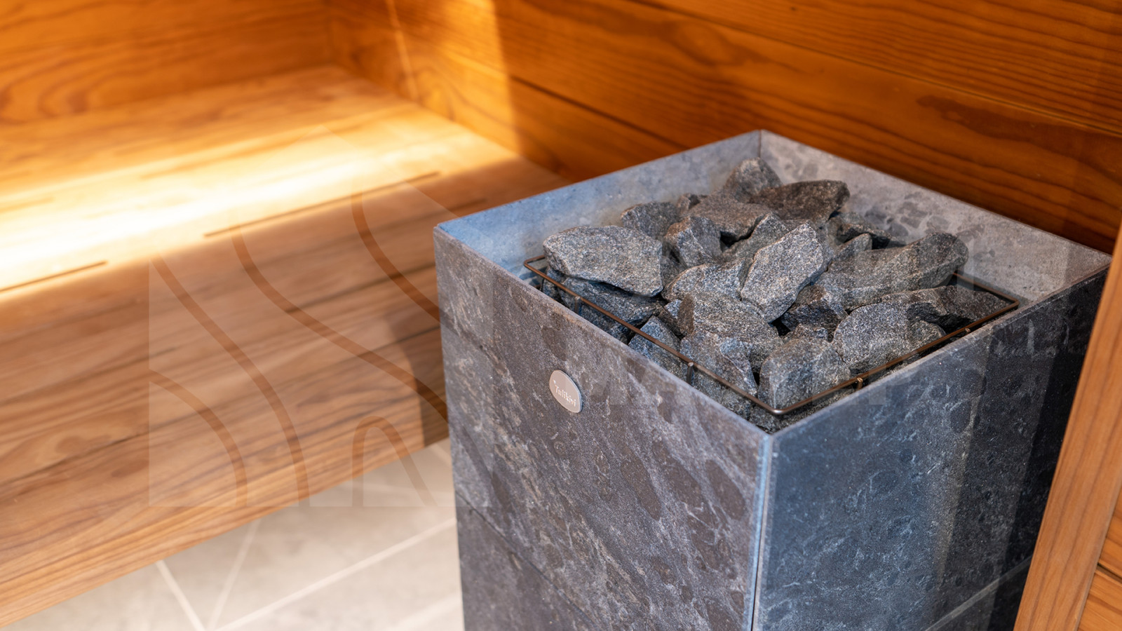 Сауна с изогнутыми полками из новозеландской сосны Pino Premio