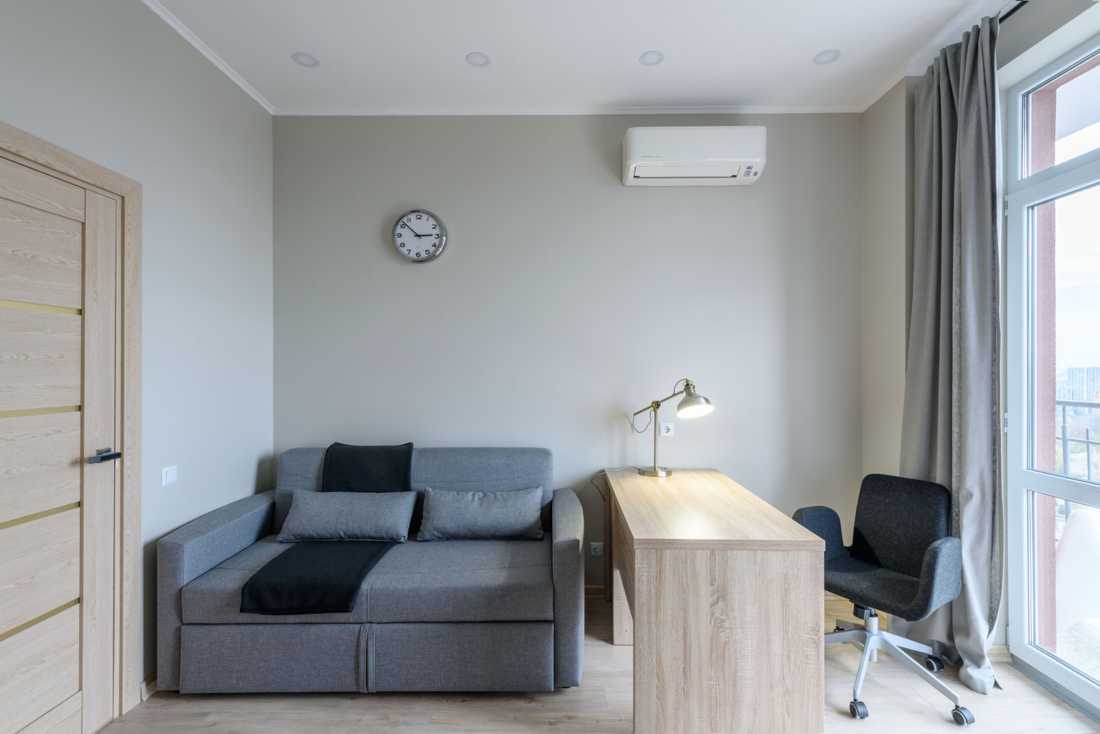 Простор и свет:  четырехкомнатная квартира (186.00m²) на 18 этаже