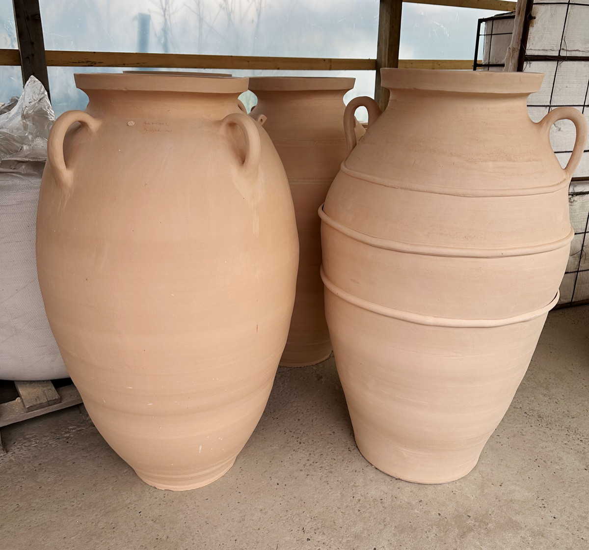 Большие квеври, горшки и кувшины для ресторана «Джани»