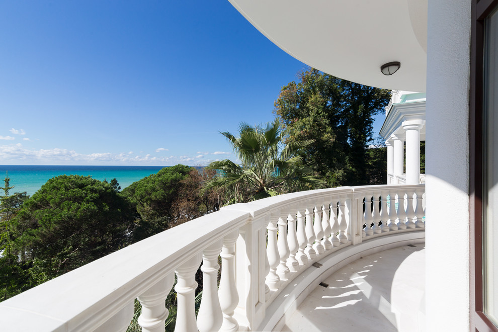 Балкон с видом на море