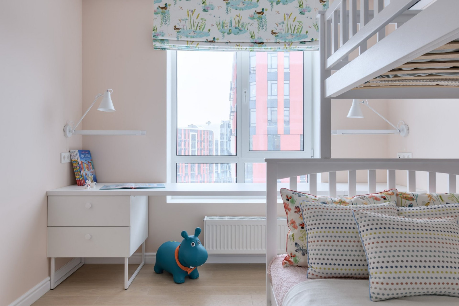 Neoclassicism in the interior of the apartment