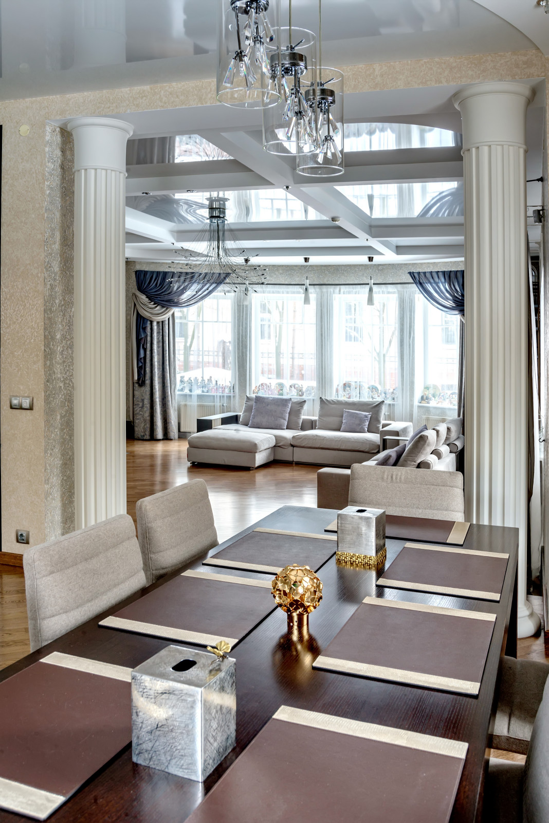 Столовая в частном доме