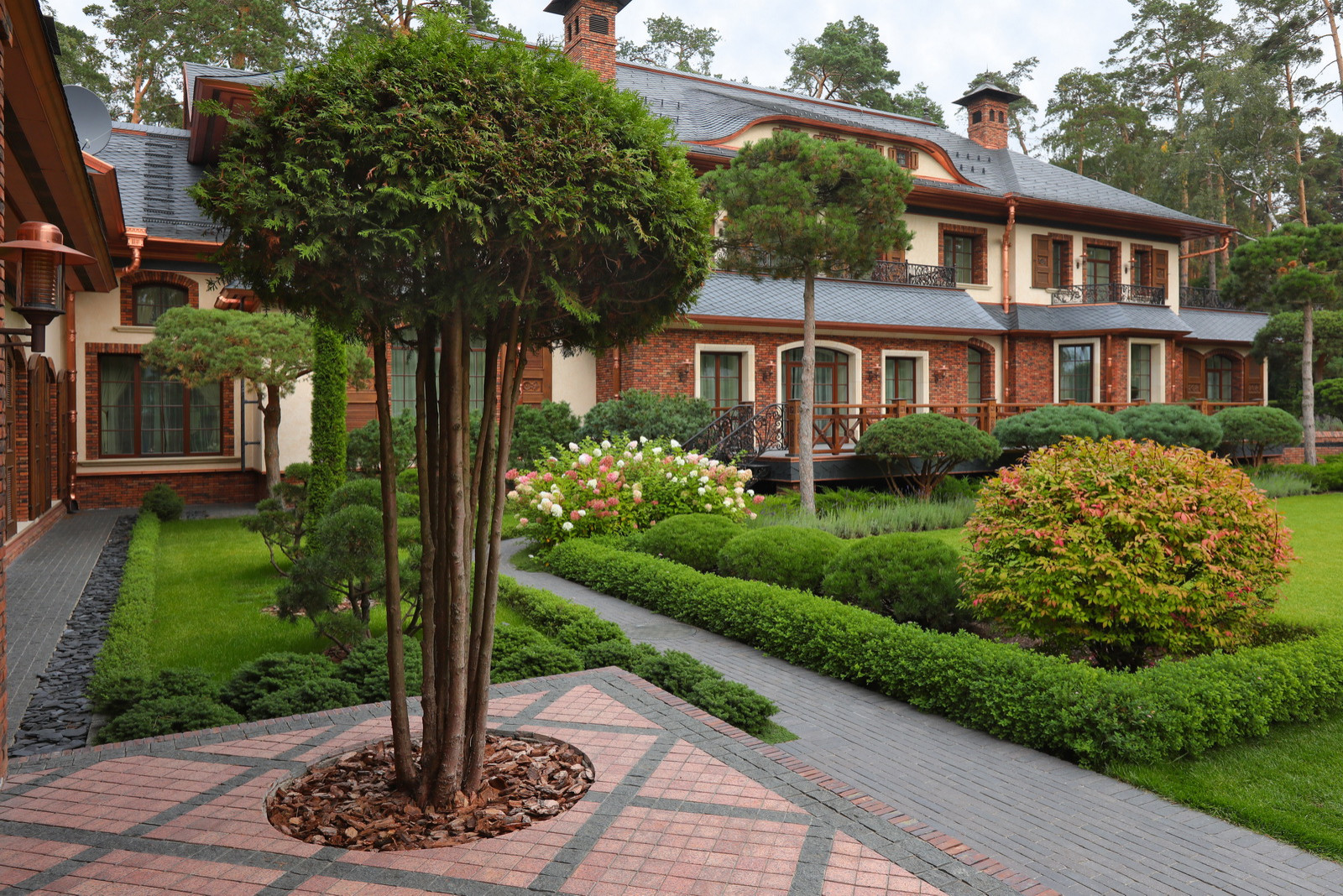 Коттеджный сад в Барвихе (дизайн и исполнение компании "Imperial Garden")