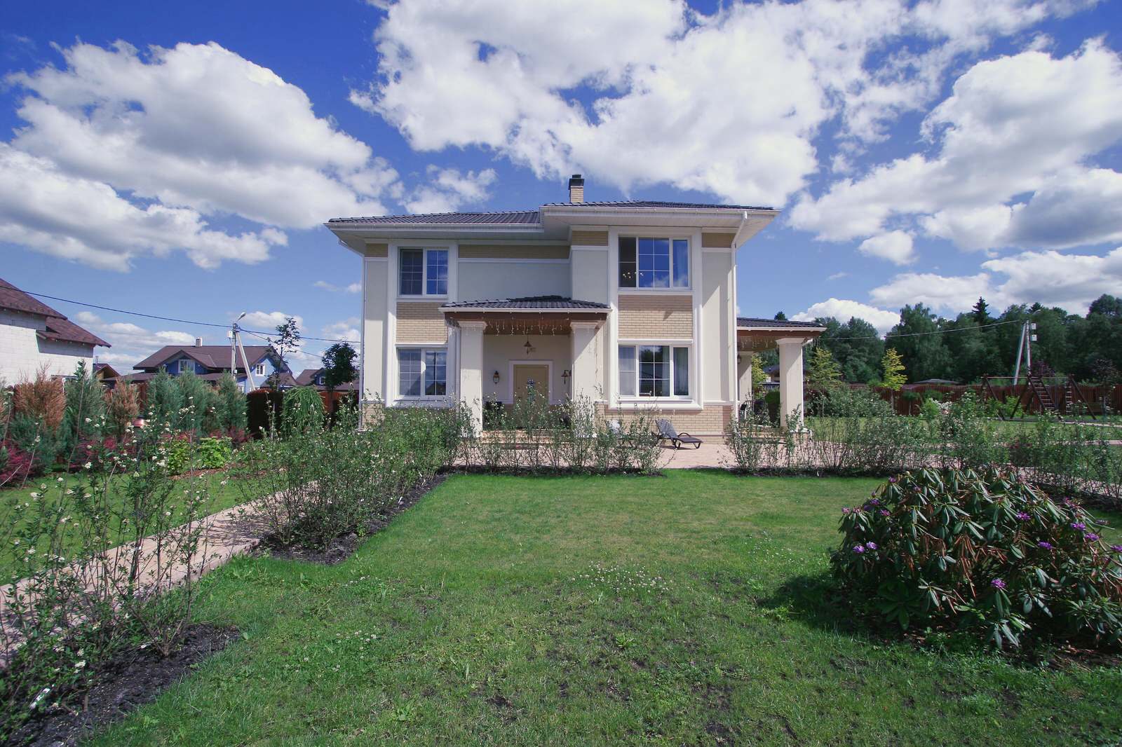 Архитектурный ансамбль из трех домов