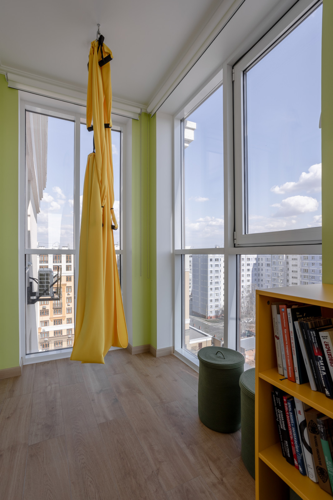 Реализованный проект яркой квартиры в ЖК "Мичурин"