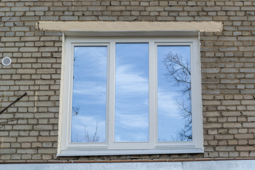 Окна из лиственницы в квартире