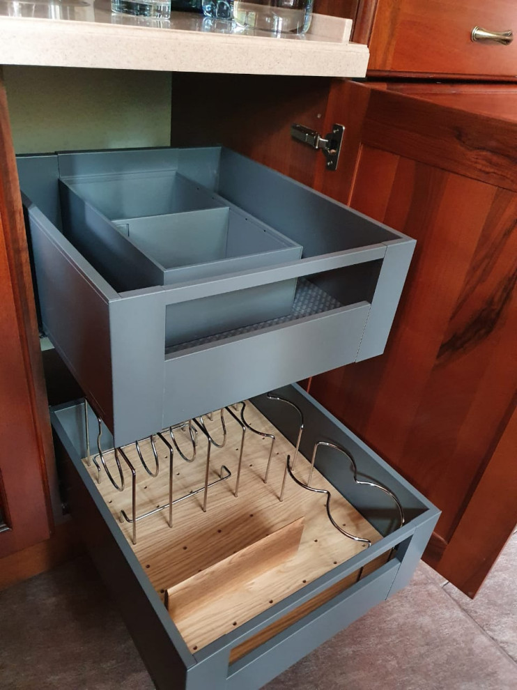 Разделитель-рамка AMBIA-LINE и органайзер TETRIS с держателями