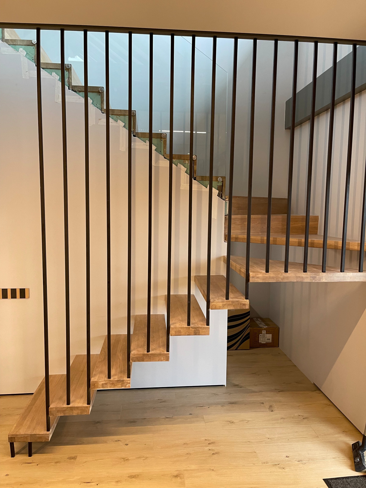 ЛЕСТНИЦА с металлом и со стеклом