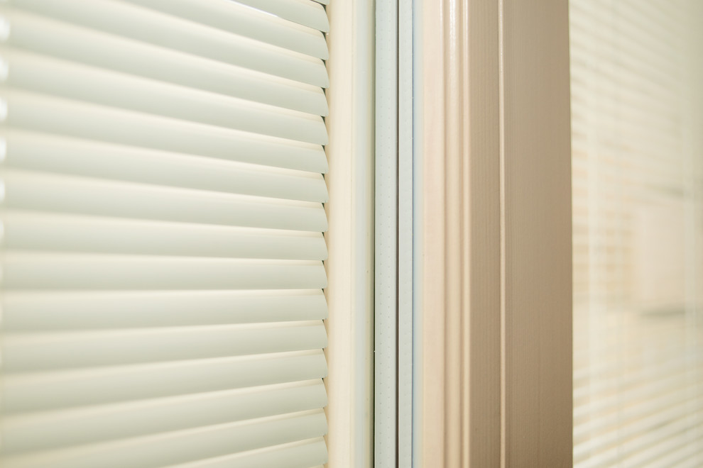 Остекление квартиры пр-т Мира (дерево-алюминиевые окна с жалюзи)