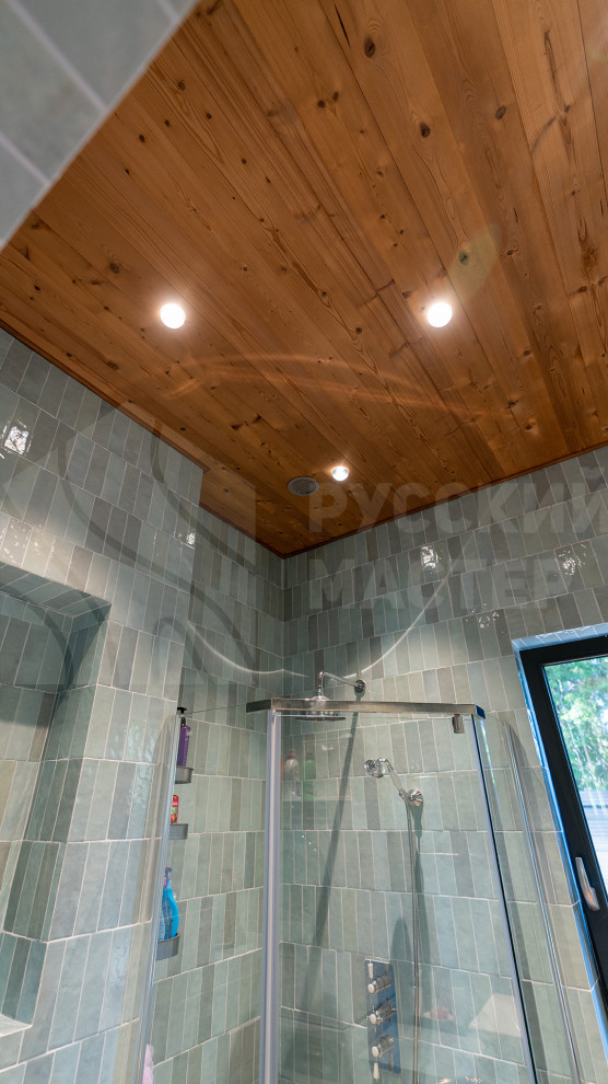 Гостевой дом: фасад из скандинавской доски, рейки из тика и шпонированные панели