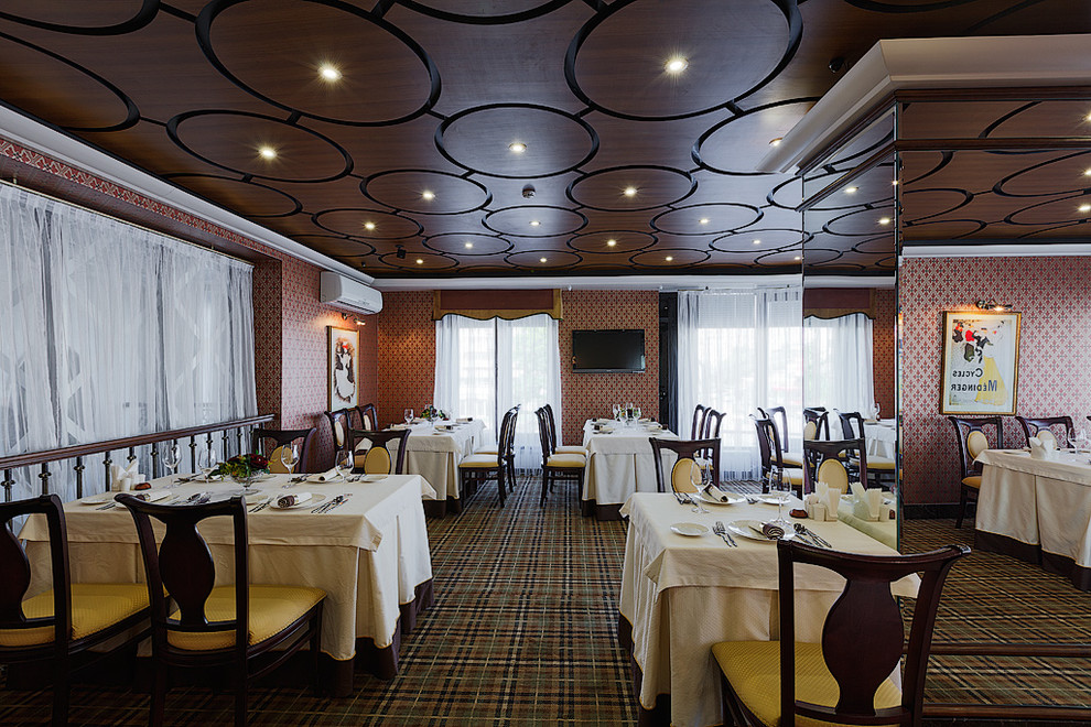 Интерьер кафе "Бристоль" в Казани