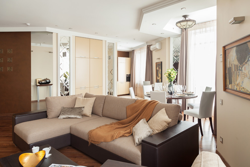 Гостиная, мягкая зона и вид на кухню