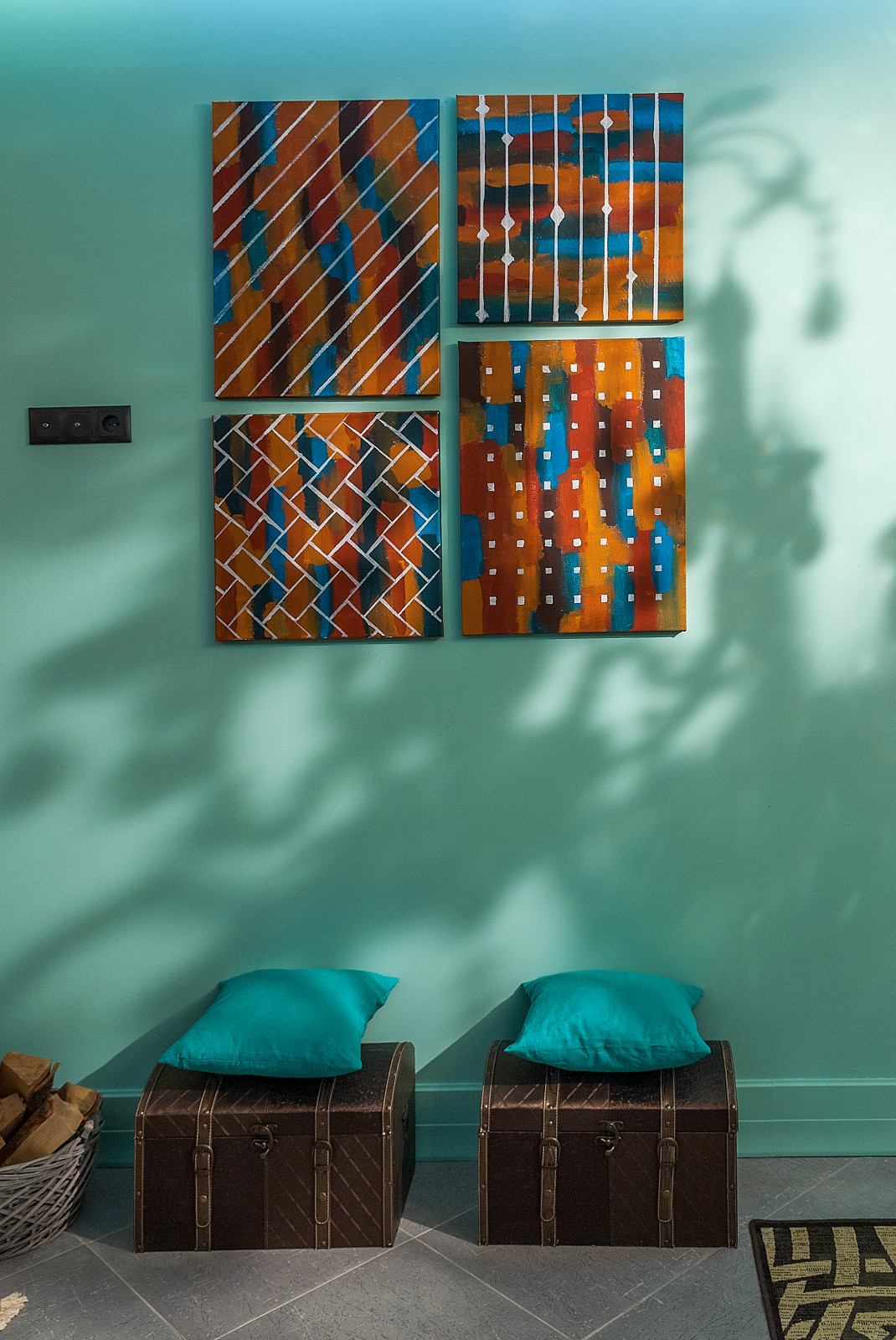 Яркие стены