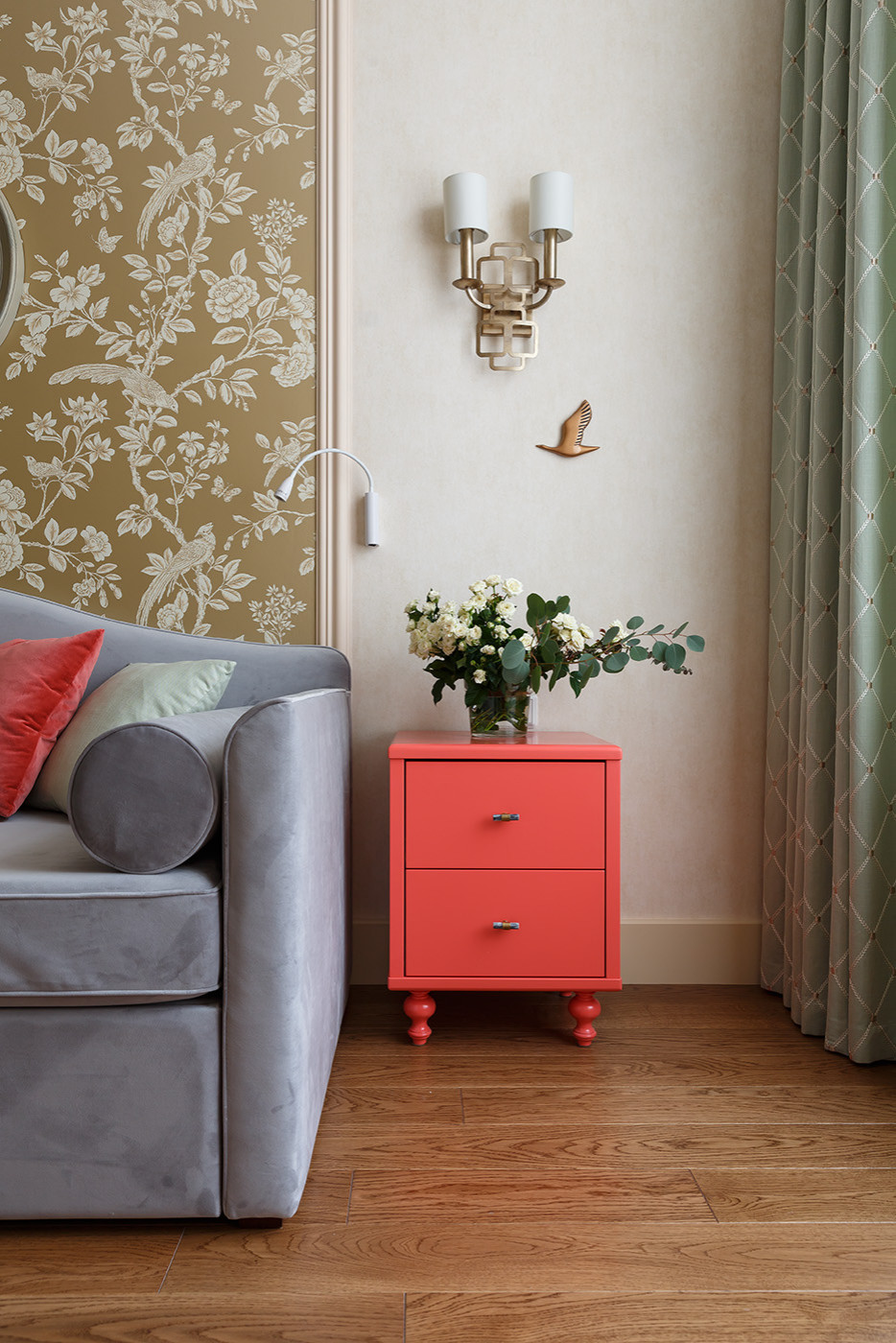 Цветущий сад на Смольном.