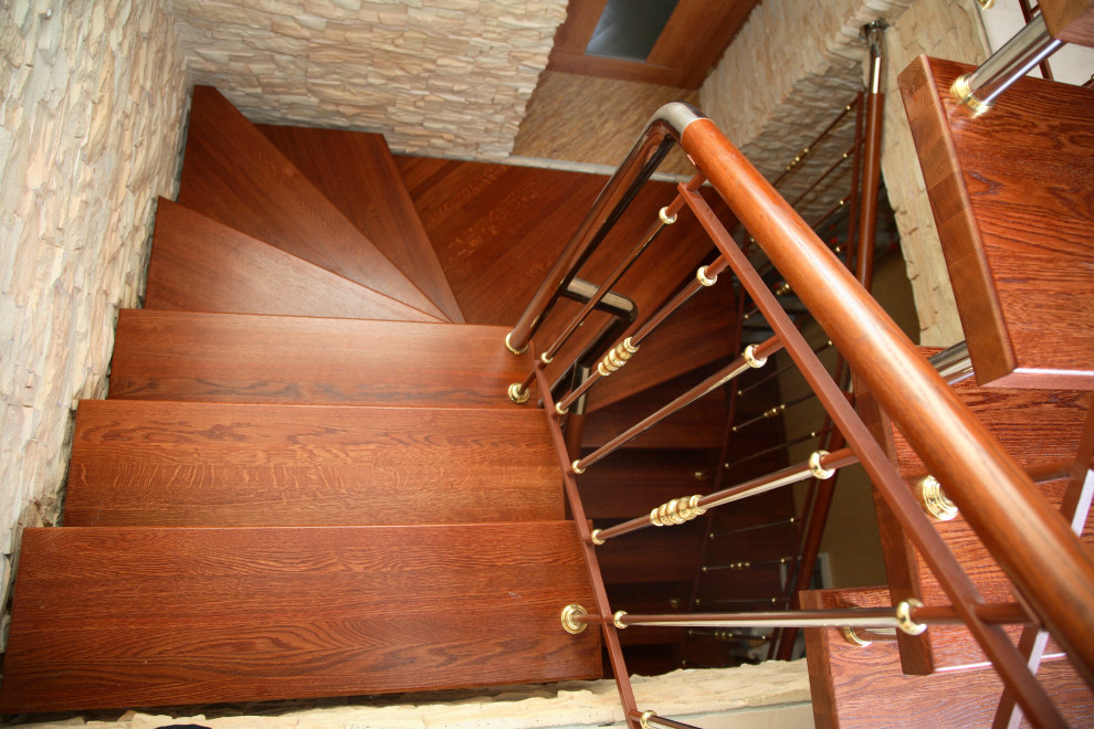 Больцевая лестница с латунным ограждением, фабрика Grande forge(Франция).