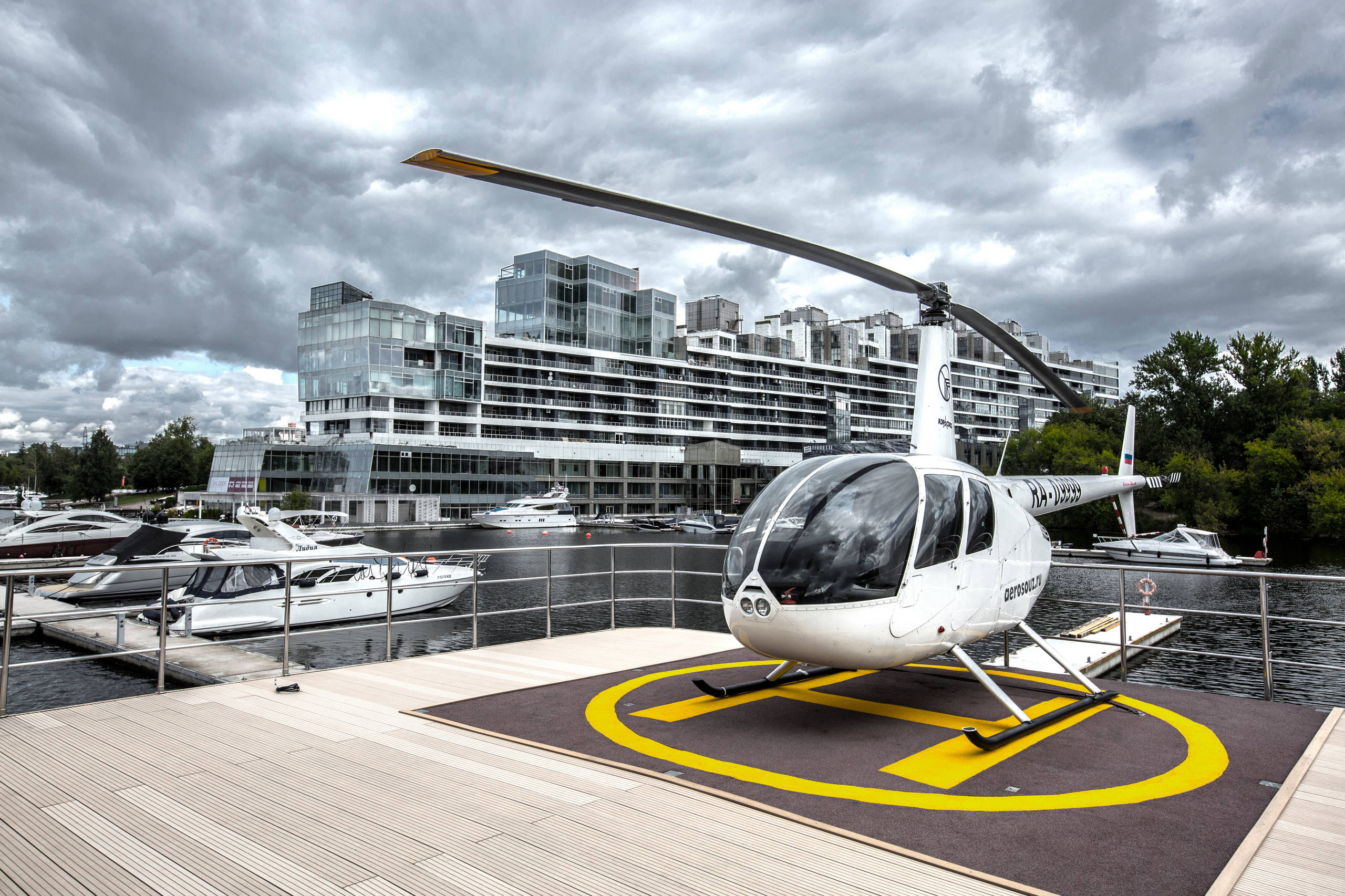 В гостях: Дом, в котором можно плавать по Москве и рыбачить