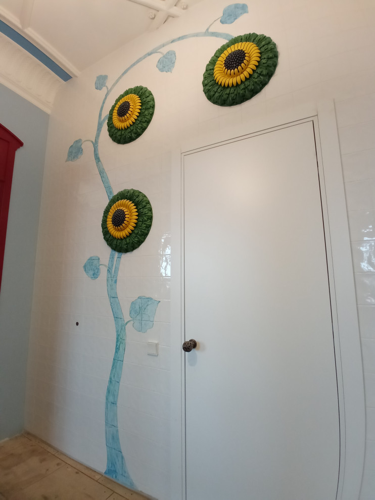 Рельефно-живописное панно в холле квартиры