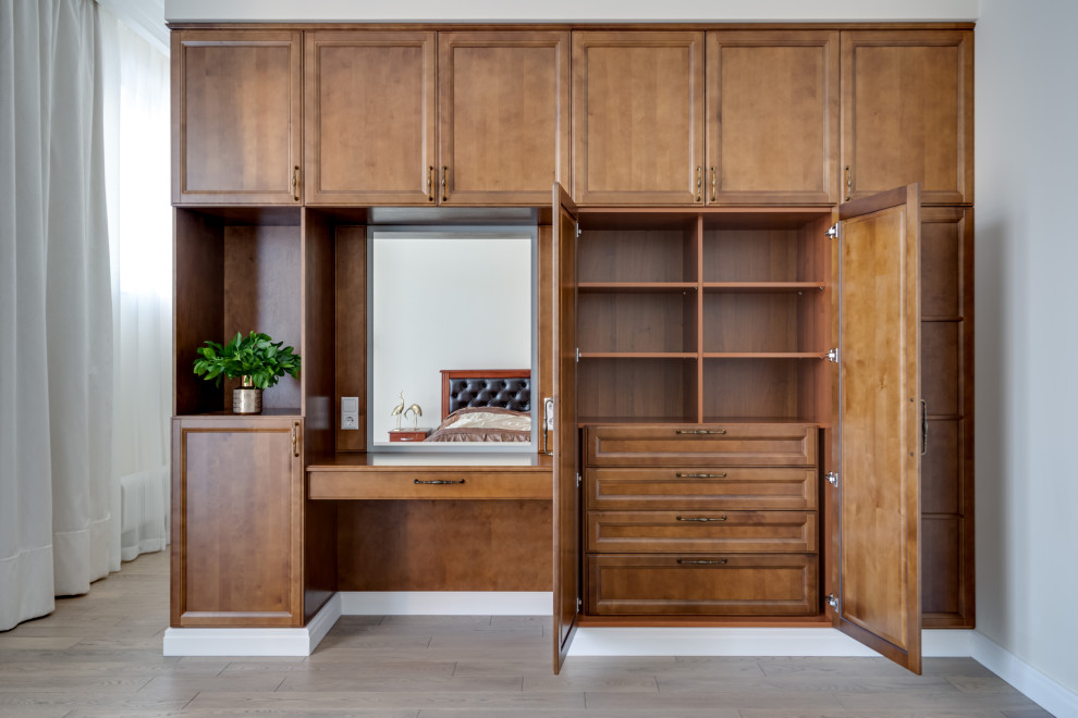 Шкаф с туалетным столиком из массива березы