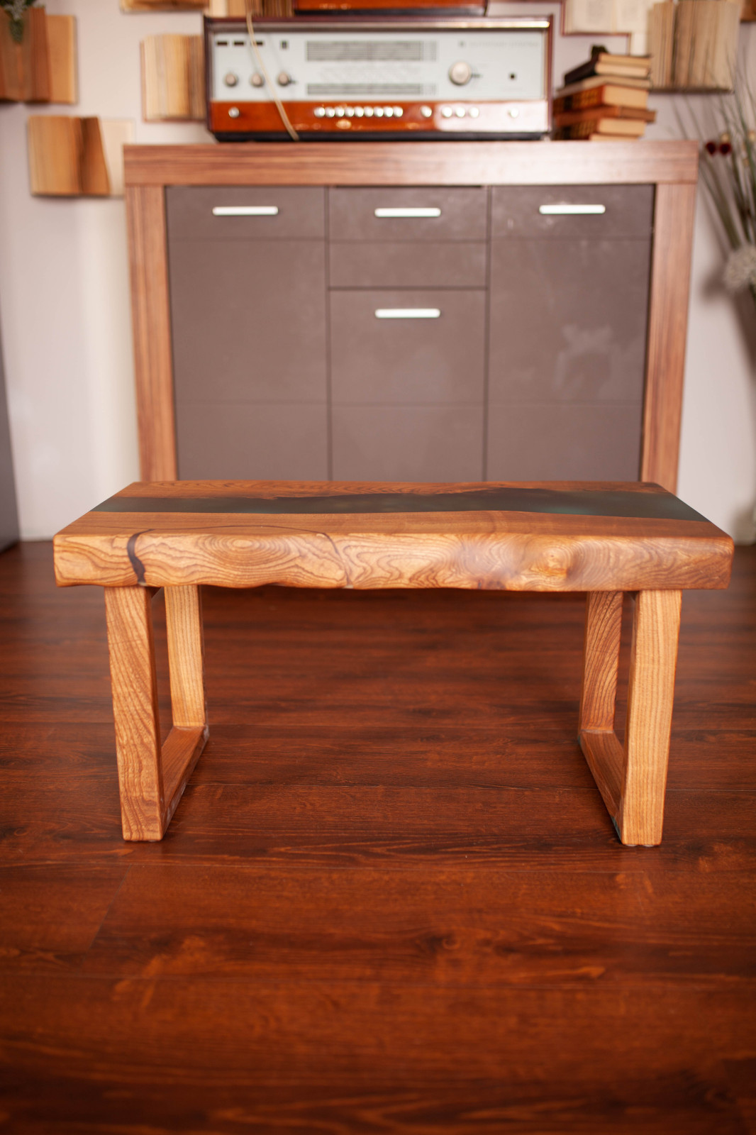 Обложка проекта: Журнальный стол из массива карагача