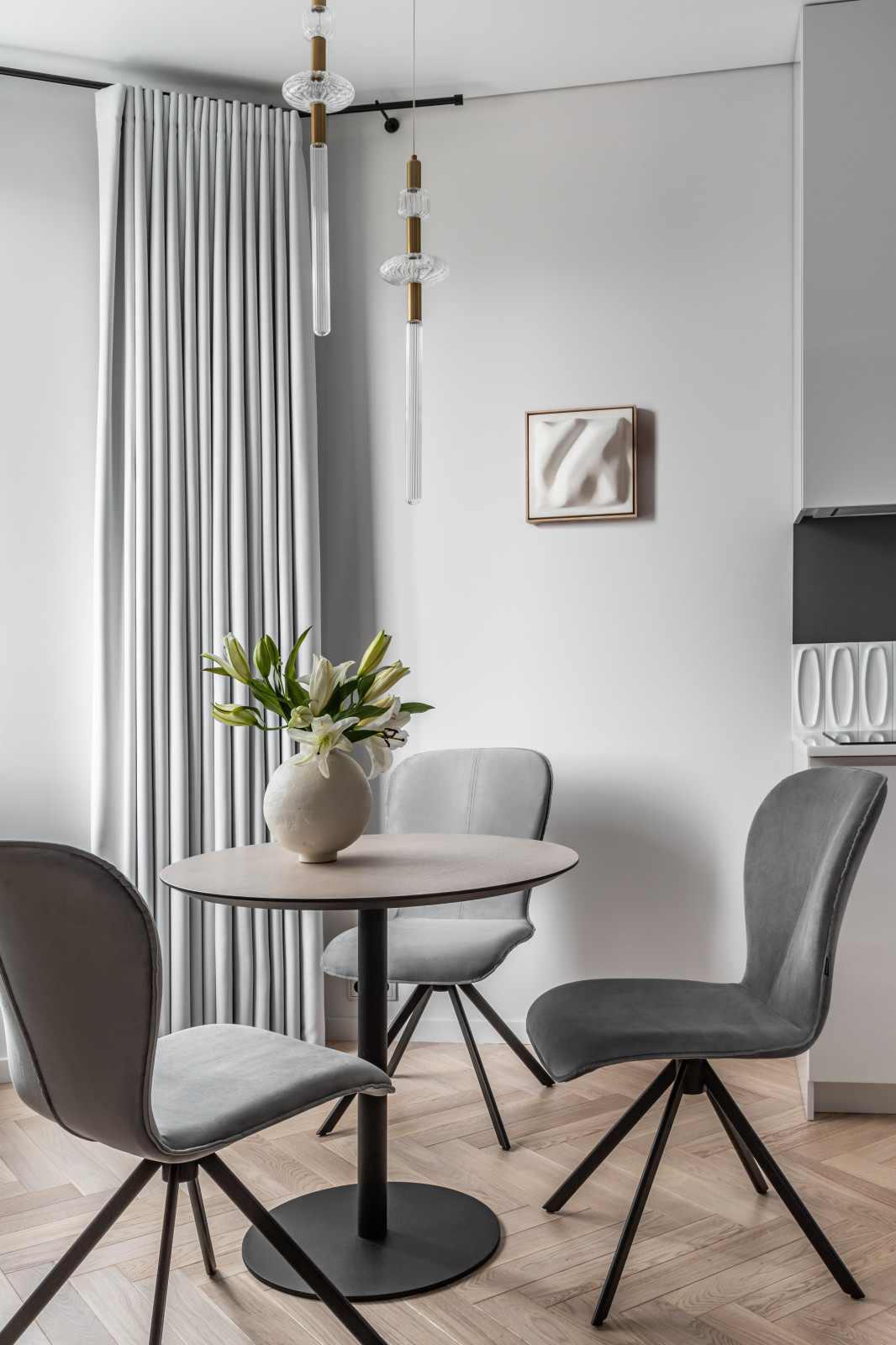 Интерьер для себя: однокомнатная квартира со спальней и мини-гостиной