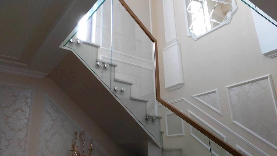 Обложка альбома: ограждения стекло