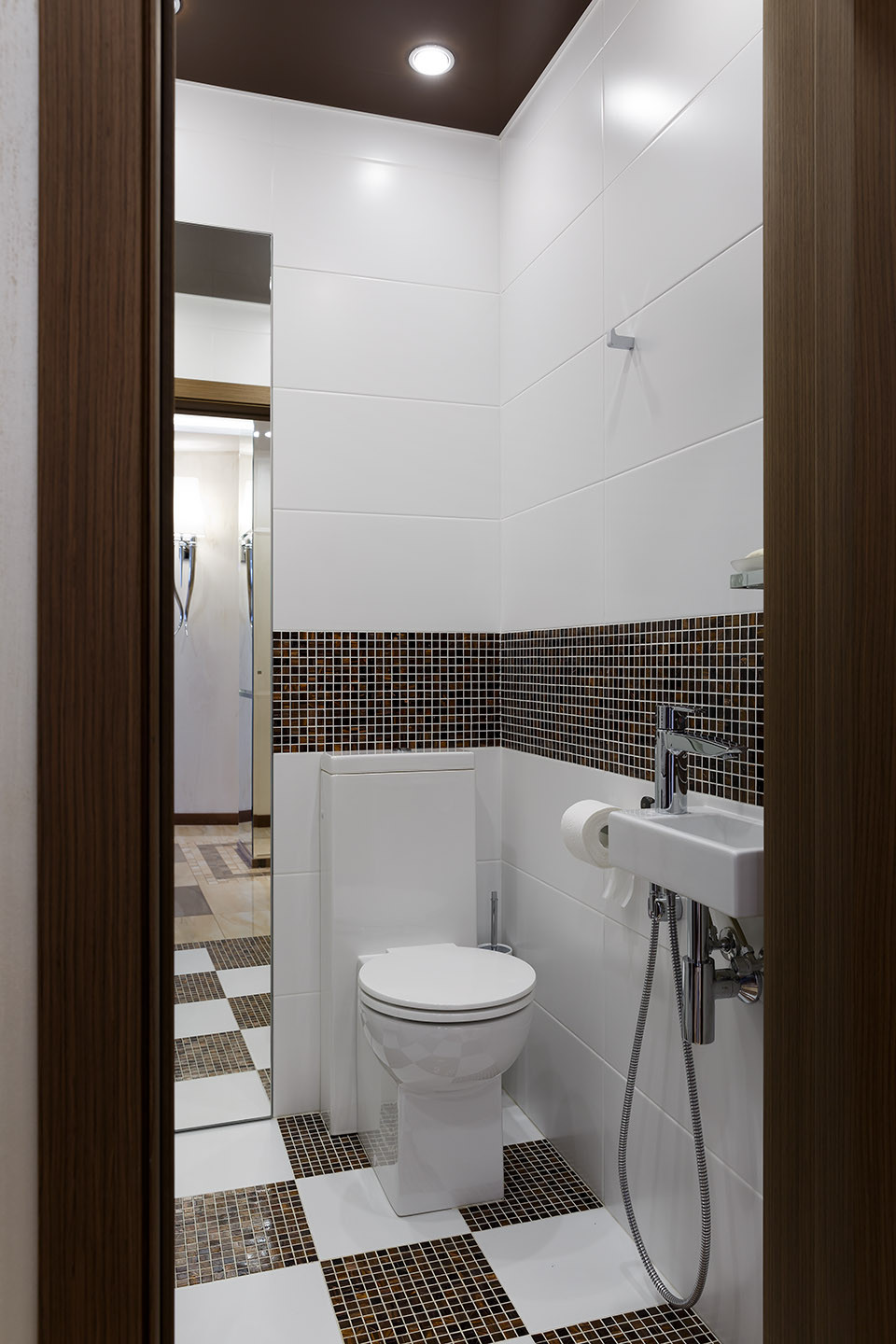 "Вокруг зеркальной колонны"