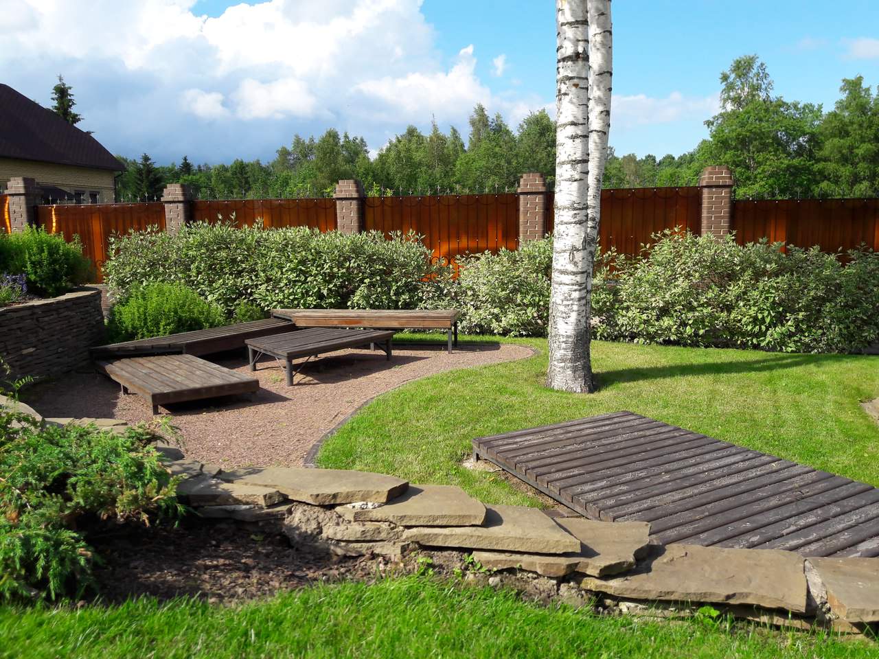 Сад  на холмах