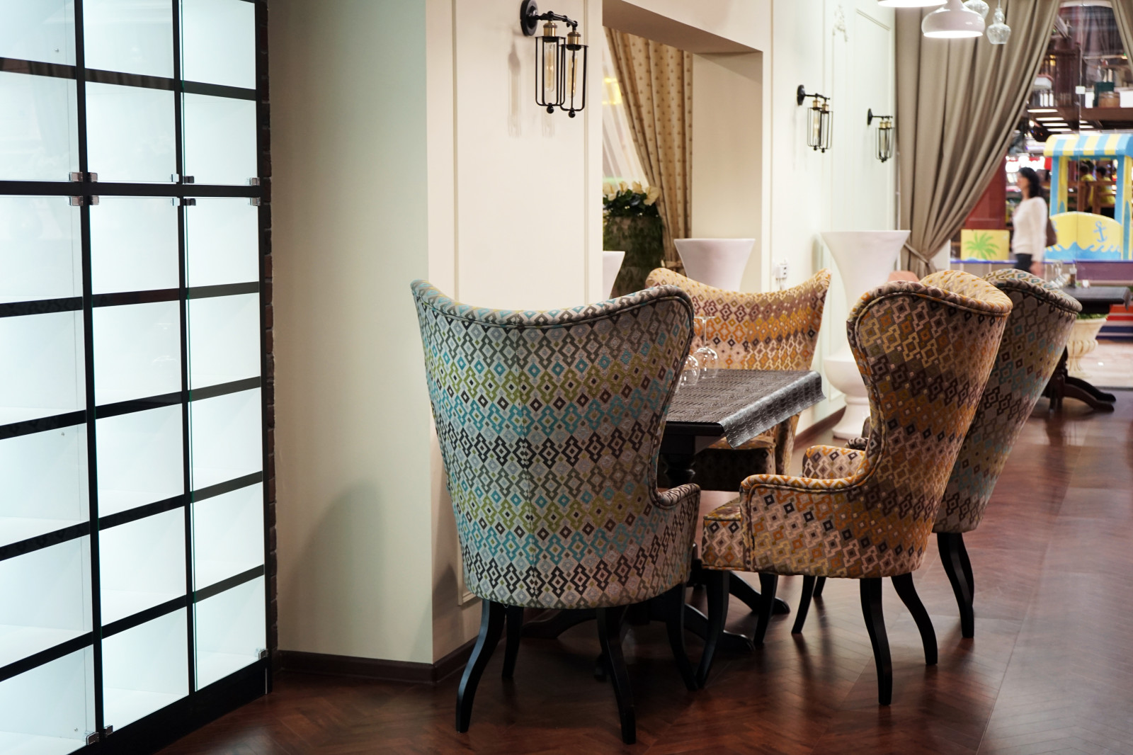 Кресло «Корфур Модерн» в интерьере ресторана