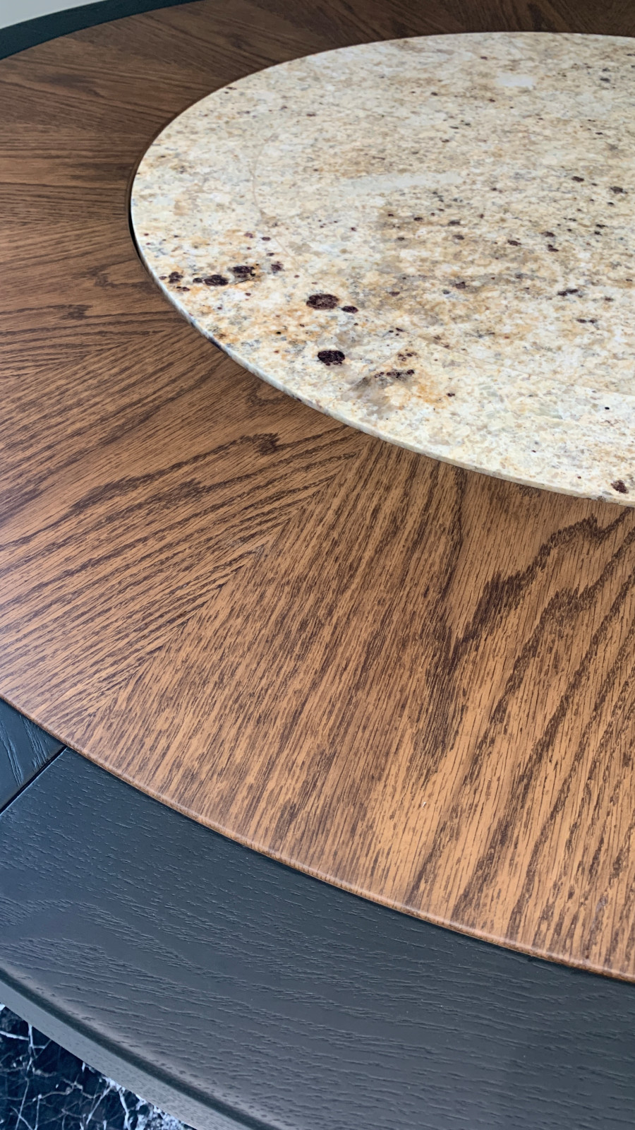 Стол обеденный