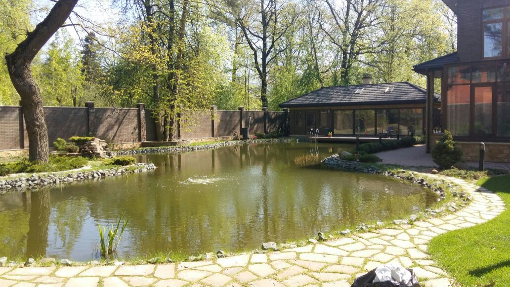 Дорожка вокруг пруда