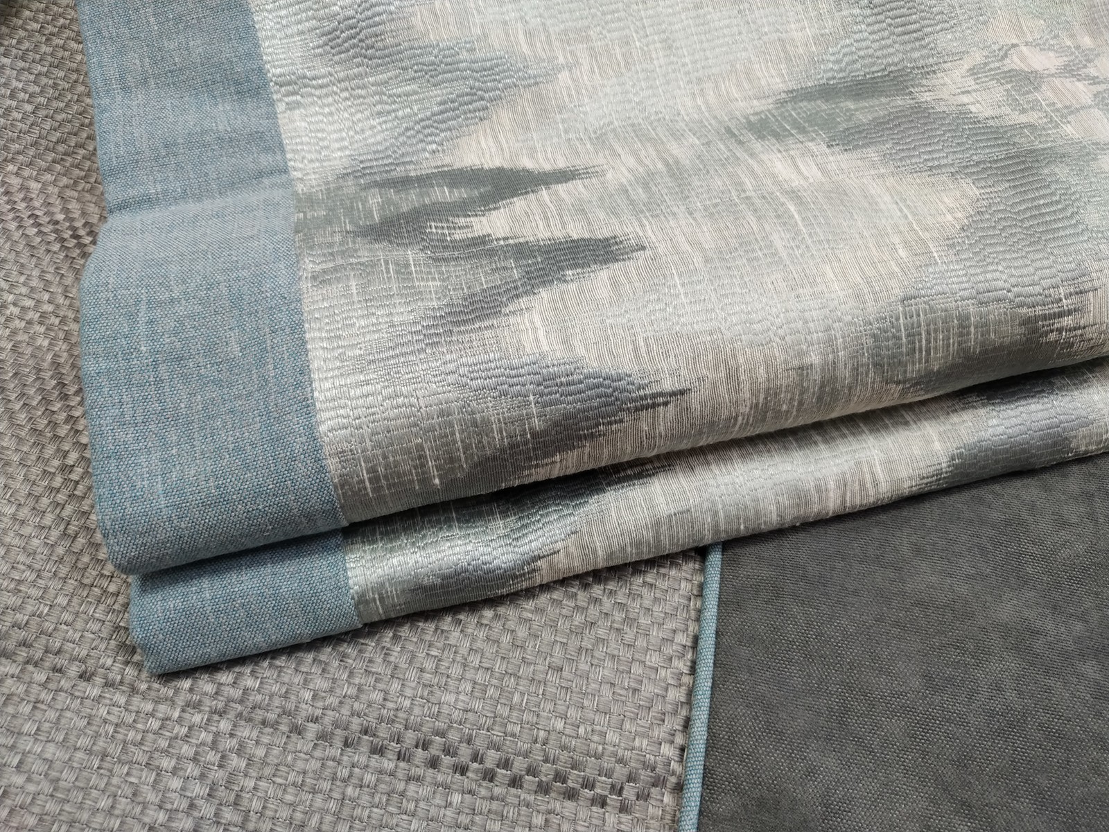 От 2-х до 15-ти: интерьерный текстиль для загородного дома в классическом стиле