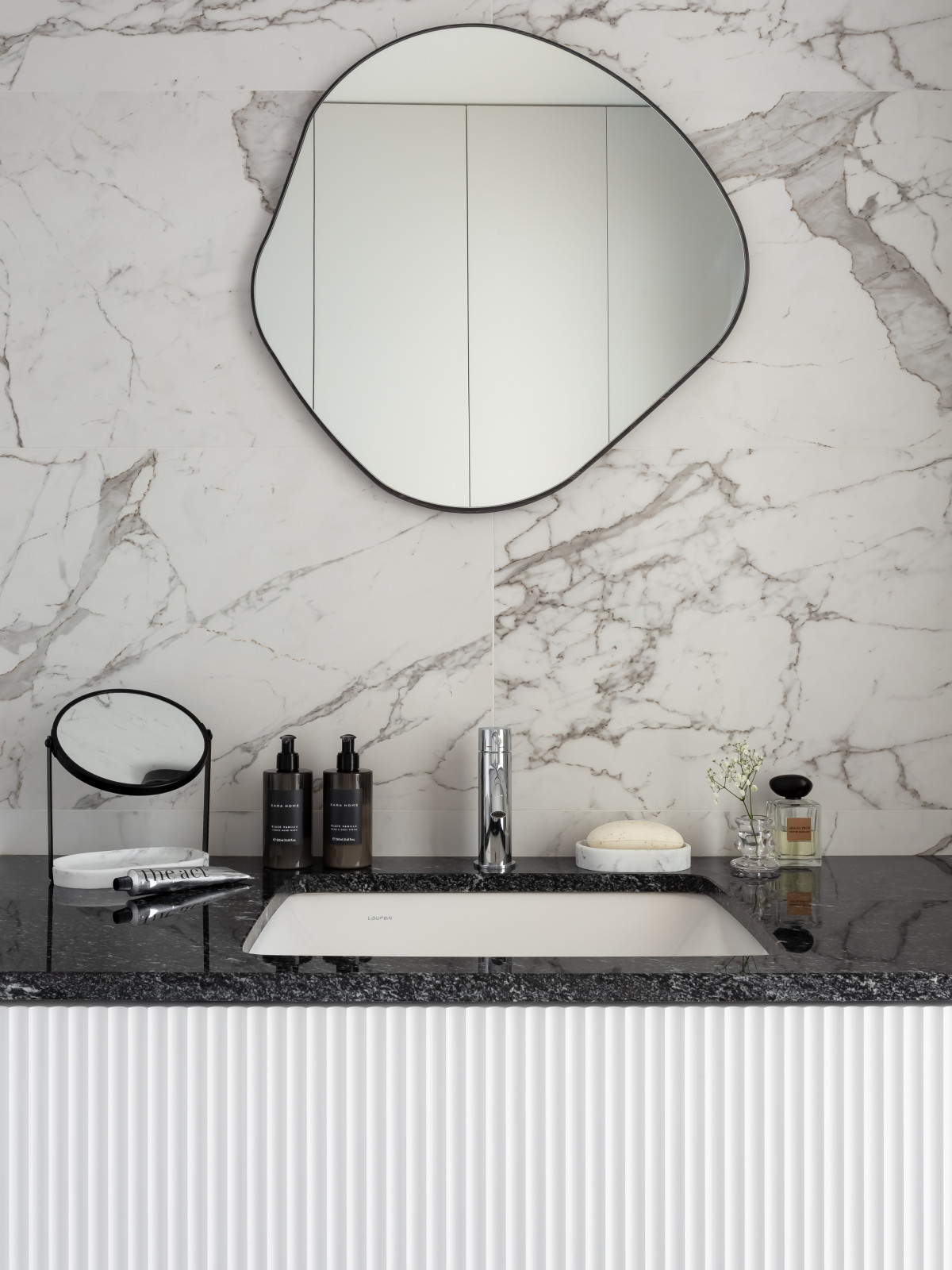 Графичный "Черно-белый" интерьер для студентки архитектурного ВУЗа