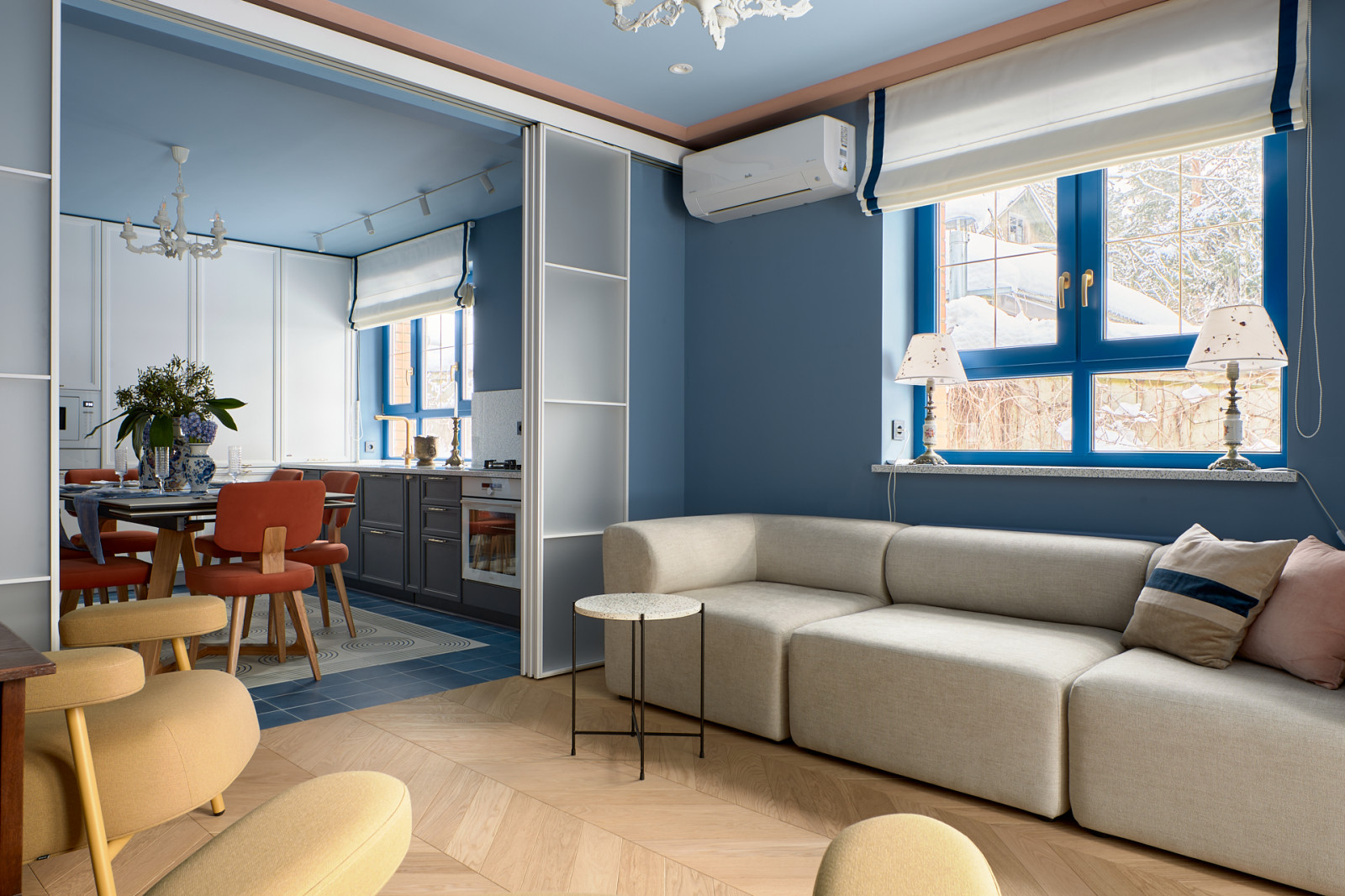 Гжель и маркетри, кухня-гостиная