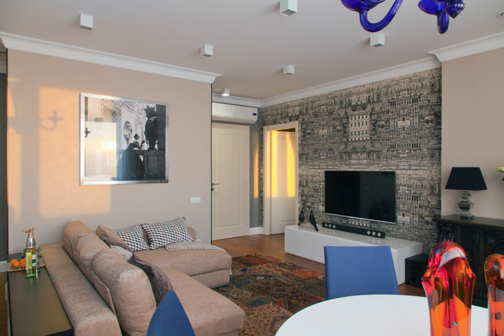 СОВРЕМЕННЫЙ ИНТЕРЬЕР С АНТИКВАРНЫМ КОМОДОМ