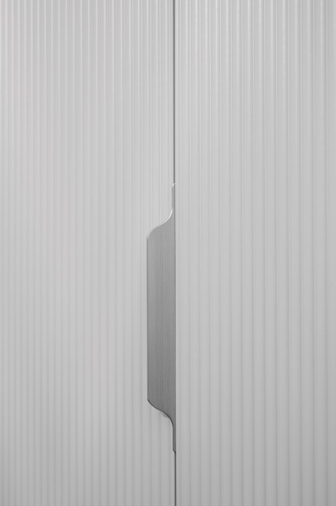 Шкаф с декоративной аркой