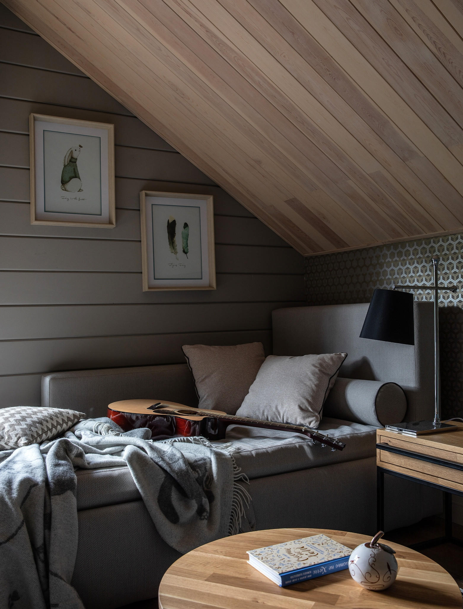 Houzz тур: Загородный дом с березовой рощей и камином