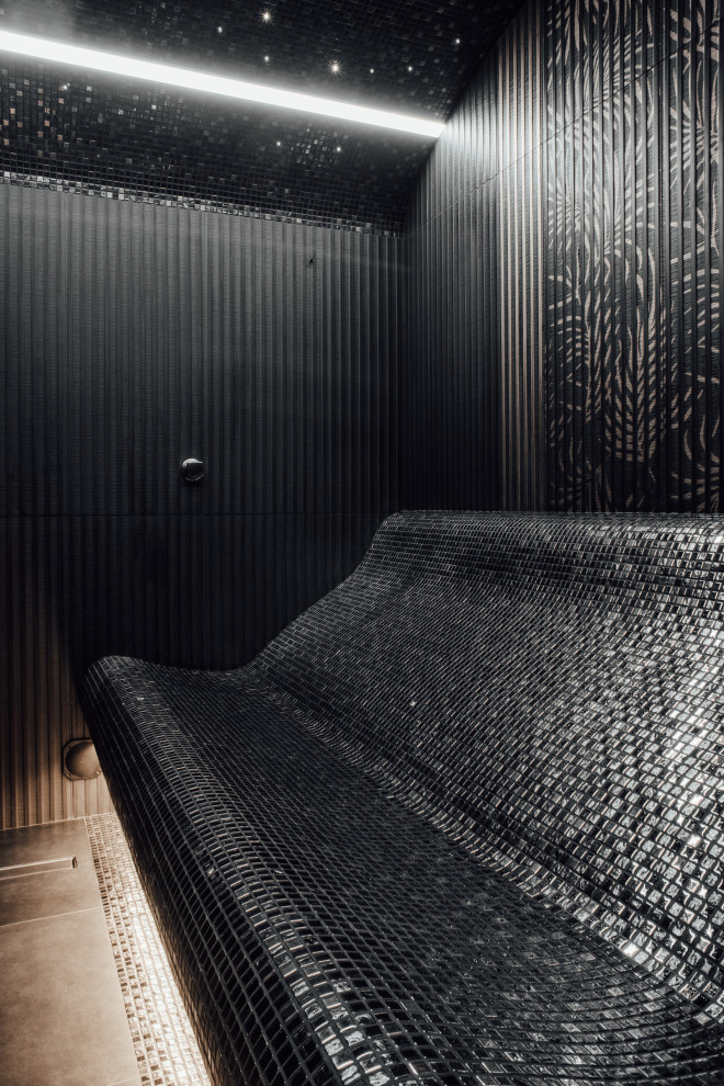 Черная плитка на стенах в хамаме.