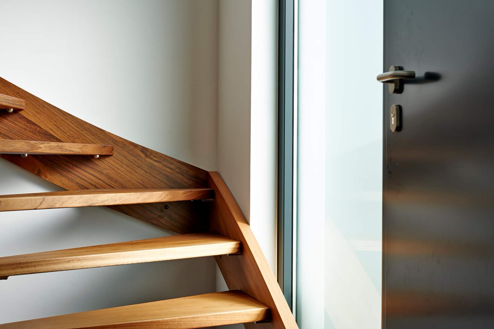 Классическая лестница из африканской породы Амазаку