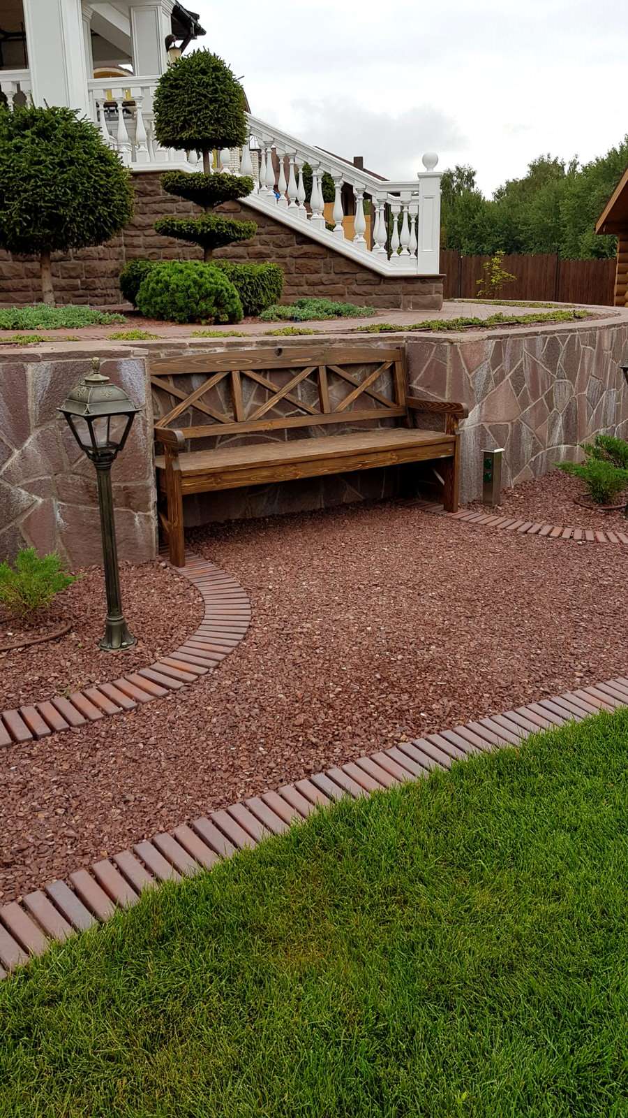 Дизайн участка с уклоном более 7 м.