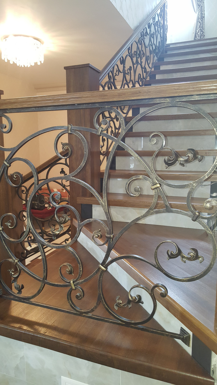 Обложка проекта: Лестница из ясеня на бетонном основании.