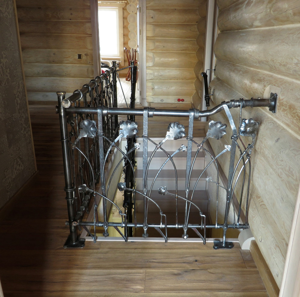 Обложка проекта: Кованое ограждение лестницы для деревянного дома.