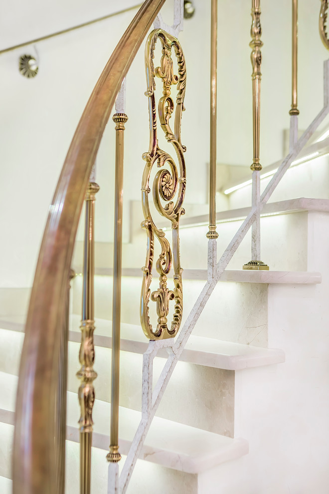 Белая лестница