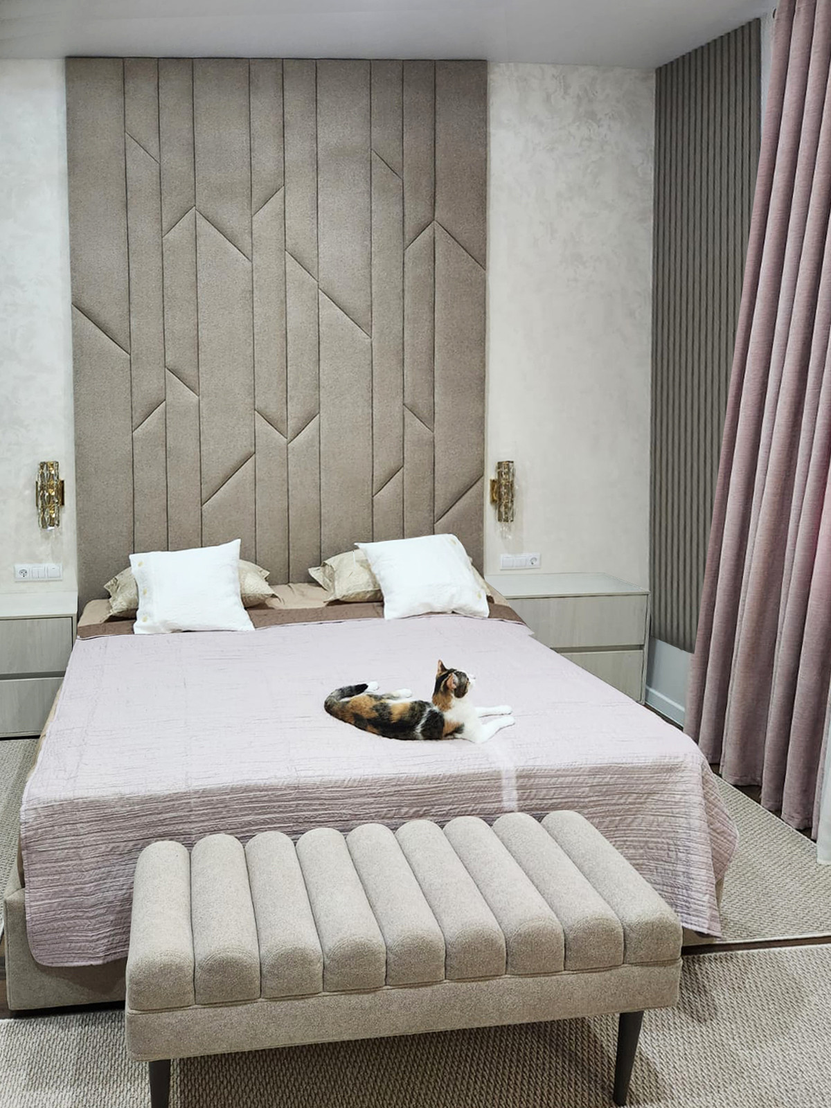 Мягкие стеновые панели Геометрия в изголовье кроватей