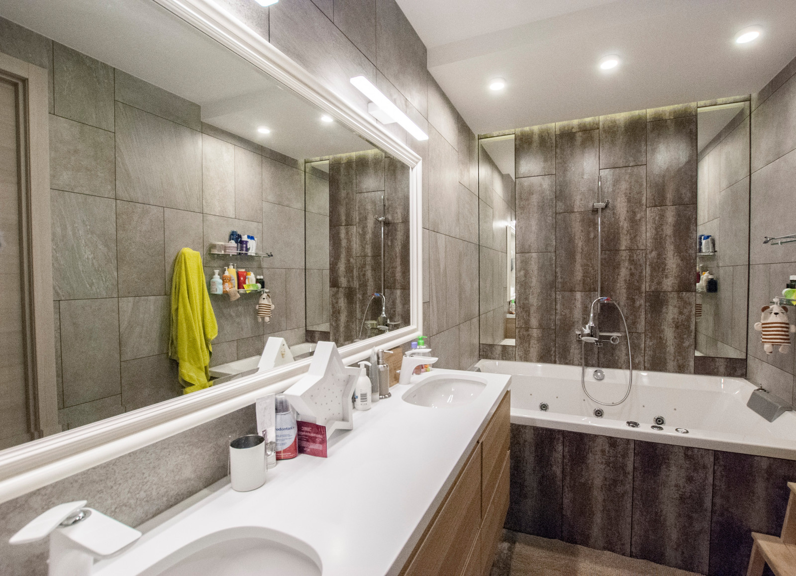 Modern and lignt 140 sq. m. appartment in Saint-Petersburg