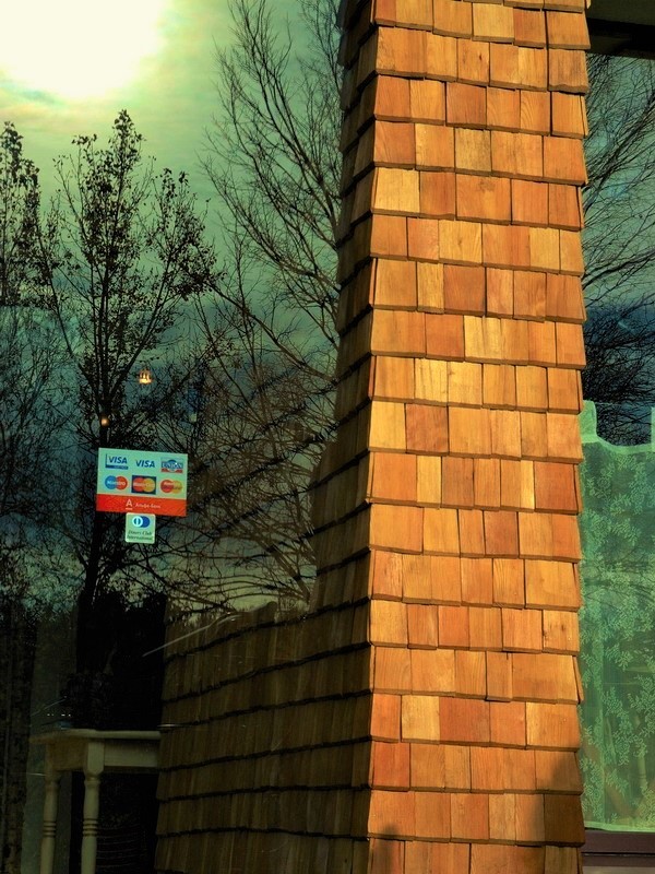 Монтаж фасада ресторана из дранки