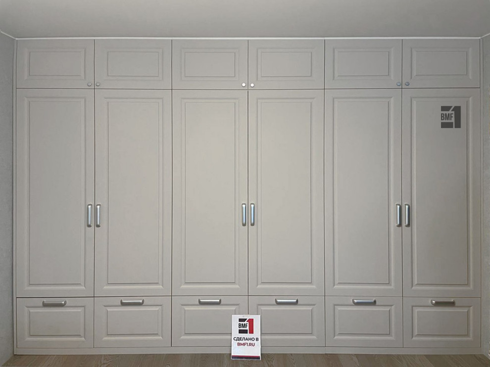 Шкаф распашной в классическом стиле