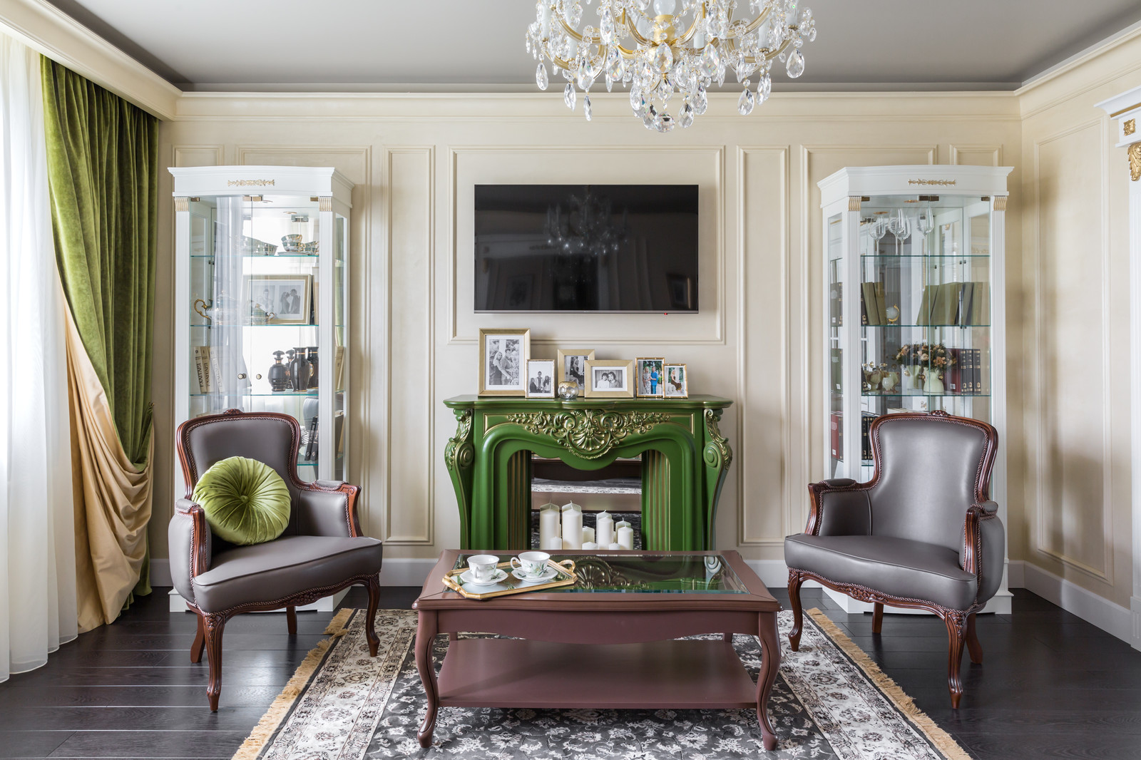 Квартира с зелёной кухней и романтичной ванной