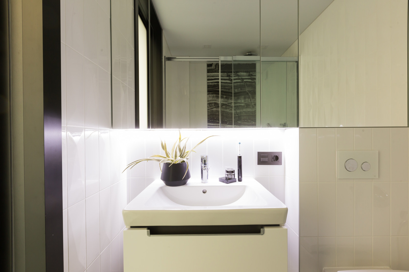 АПАРТАМЕНТЫ В ЧЕРНО-БЕЛЫХ ТОНАХ