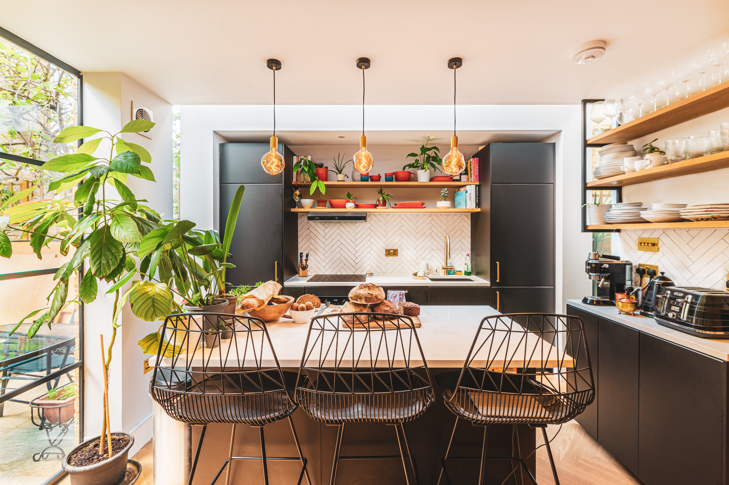 Houzz Британия: Перестройка пристройки — с эффектным окном